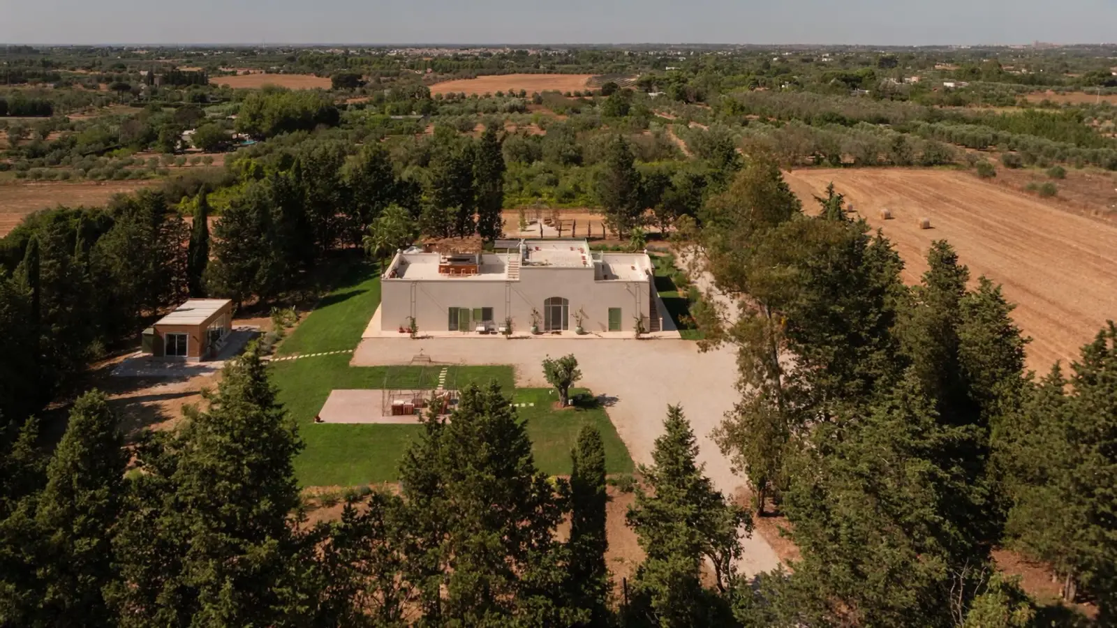 Veduta aerea di Masseria Coucou e del suo terreno
