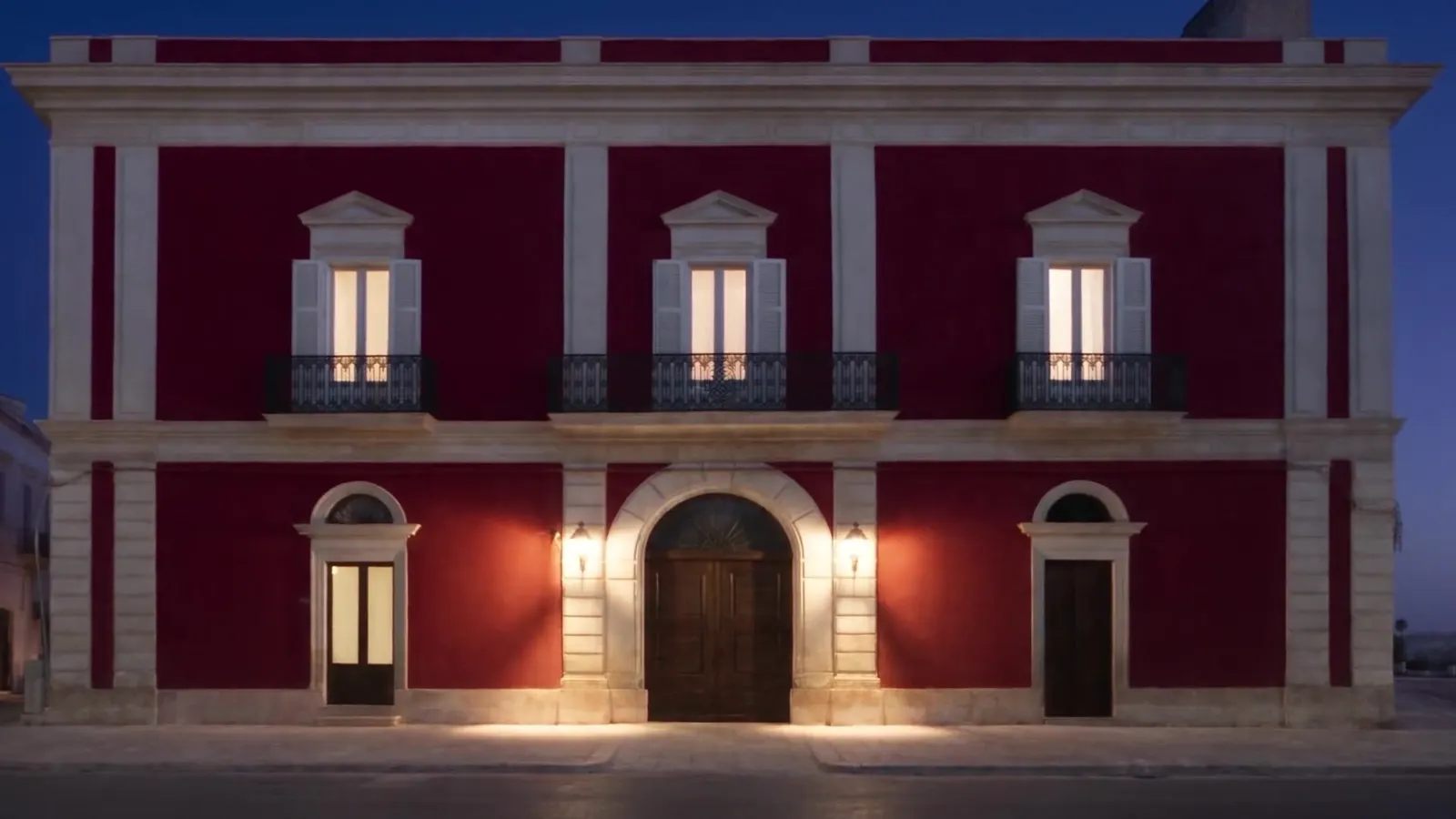 Gece havadan Masseria Coucou, turkuaz ışıklı havuz